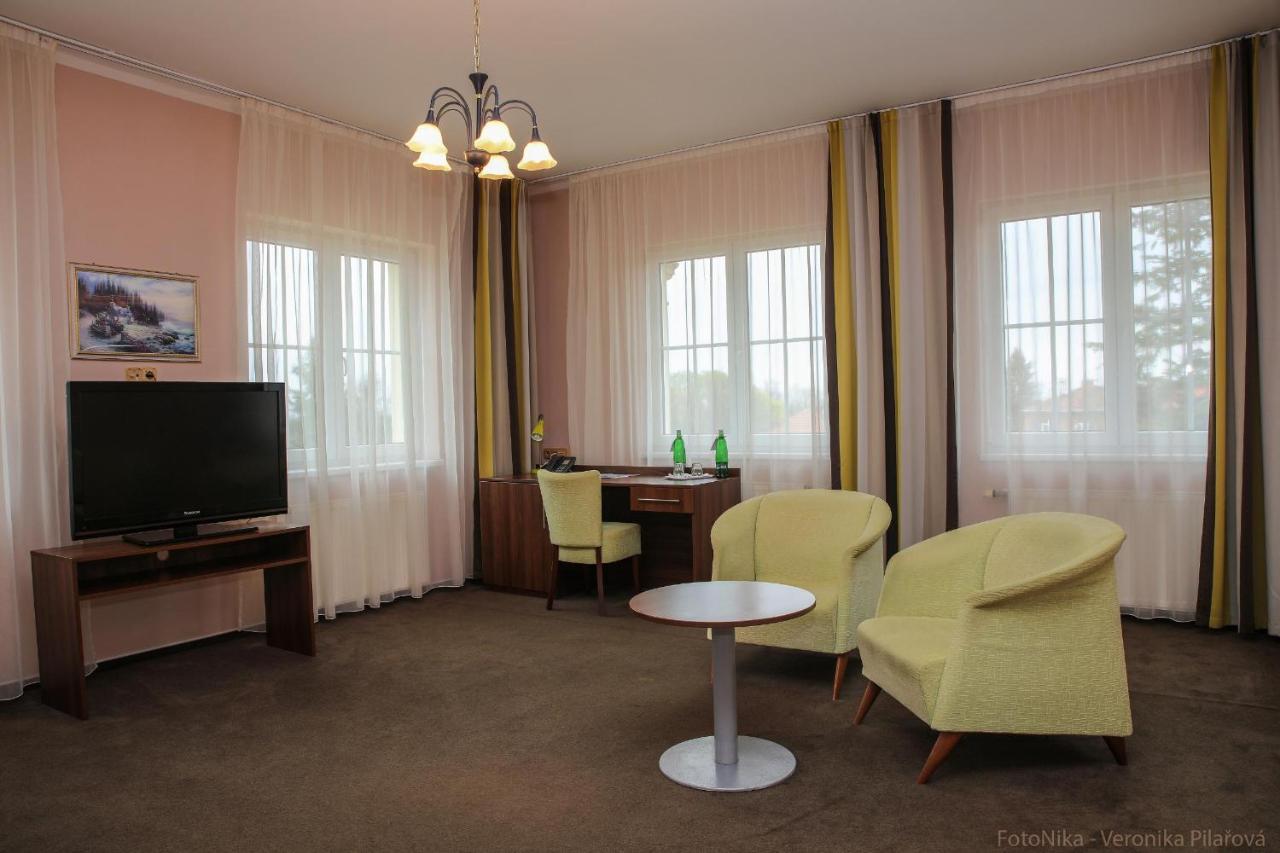 Hotel Zamecek Podebrady Exterior photo